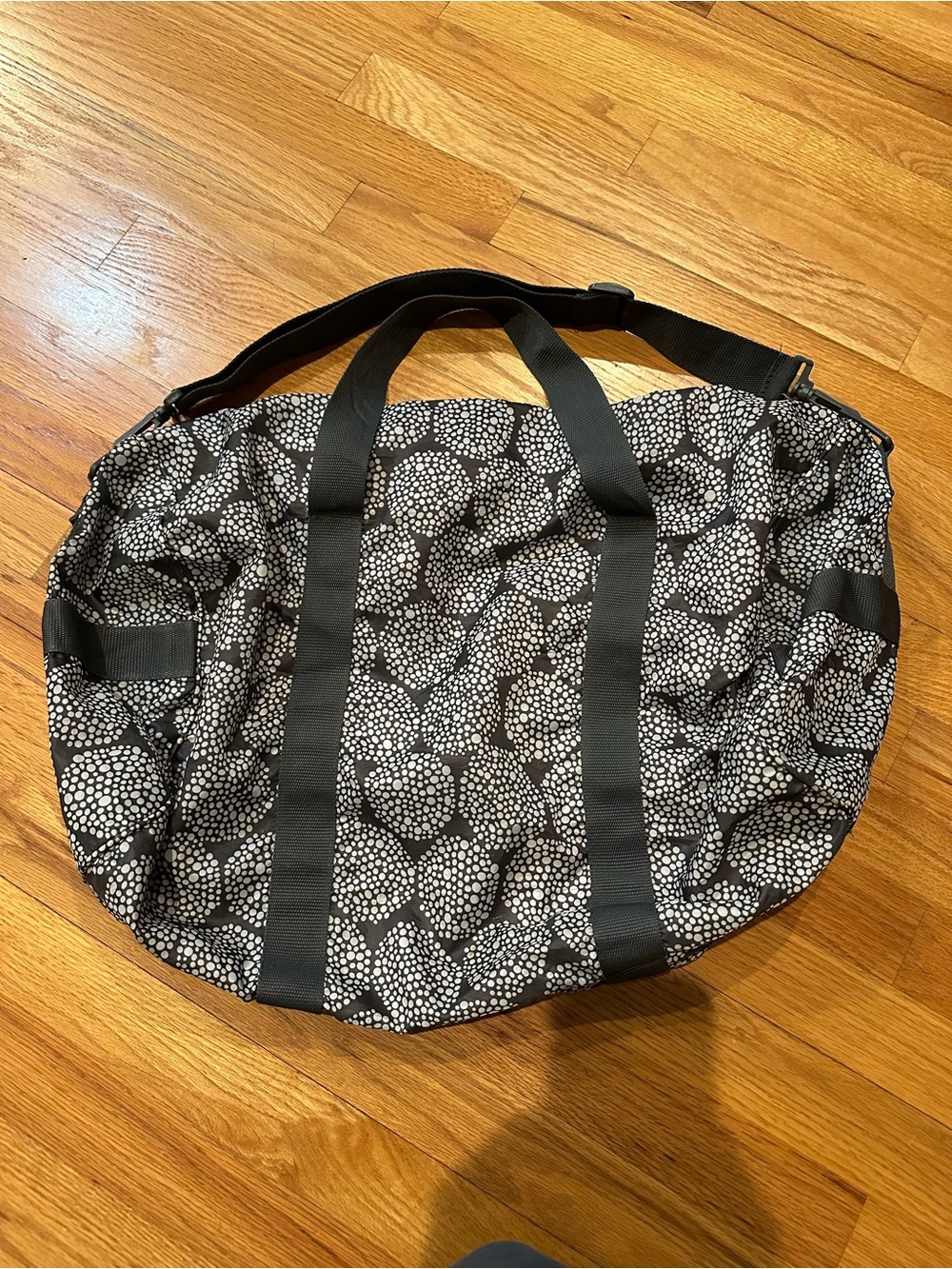 Gray and White Patterned Women's Carry-All Tote